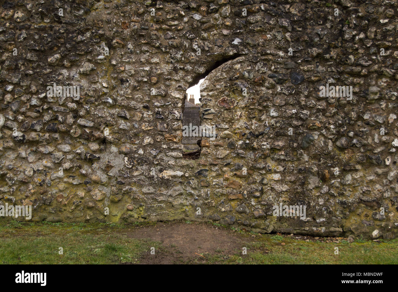 Pfeil Schlitz in der Wand an Berkhamsted Castle, Hertfordshire Stockfoto