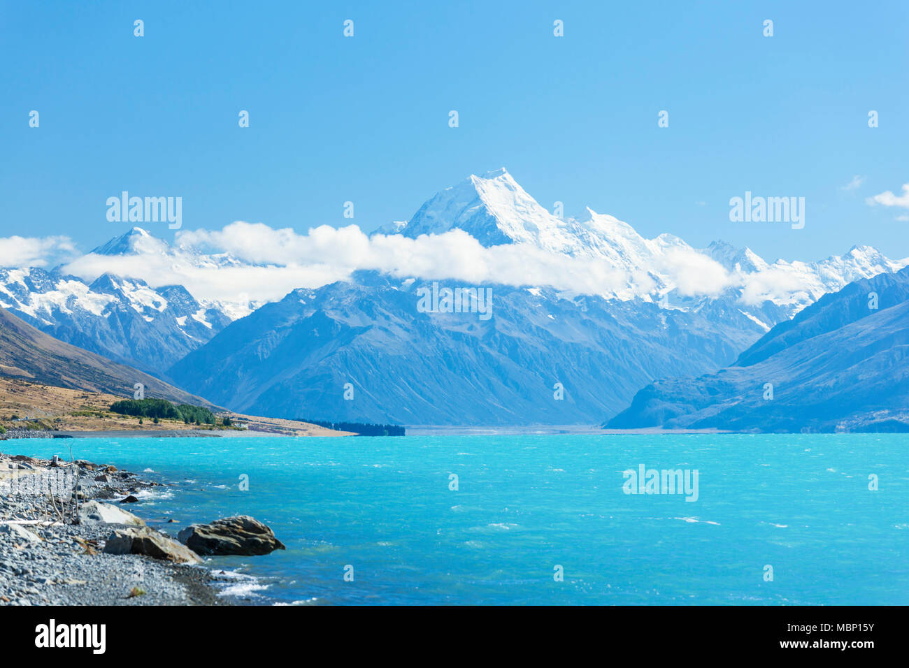 Neuseeland Südinsel Neuseeland Mount Cook National Park Lake Shore von gletschersee Pukaki Neuseeland in Richtung Mount Cook mackenzie Bezirk nz Stockfoto