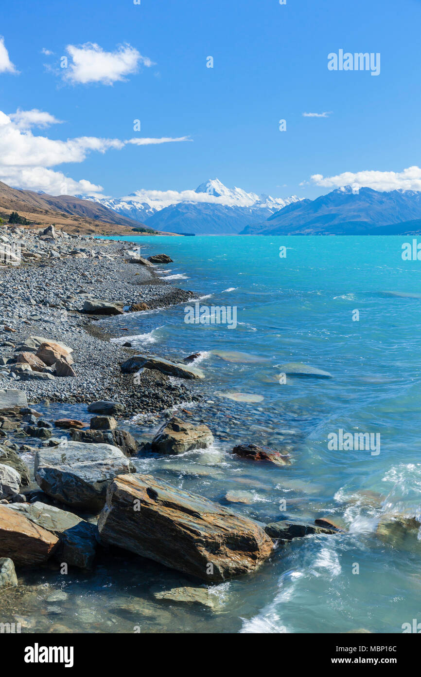Neuseeland Südinsel Neuseeland Mount Cook National Park Lake Shore von gletschersee Pukaki Neuseeland in Richtung Mount Cook mackenzie Bezirk nz Stockfoto