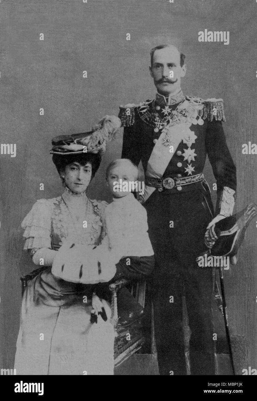 Porträt des Königs von Norwegen Haakoon 7 (1872 - 1957) avec Son epouse Maud et son fils Olaf Alexandre Prinz heritier - Fotografie von Anonyme Stockfoto