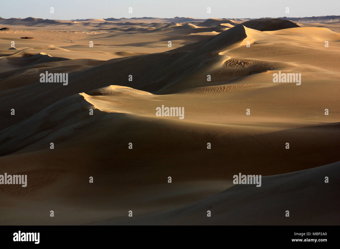 Schönen Sanddünen in der Wüste Sahara in der Nähe der Oase Siwa Stockfoto Schönen Sanddünen in der Wüste Sahara in der Nähe der Oase Siwa Stockfoto