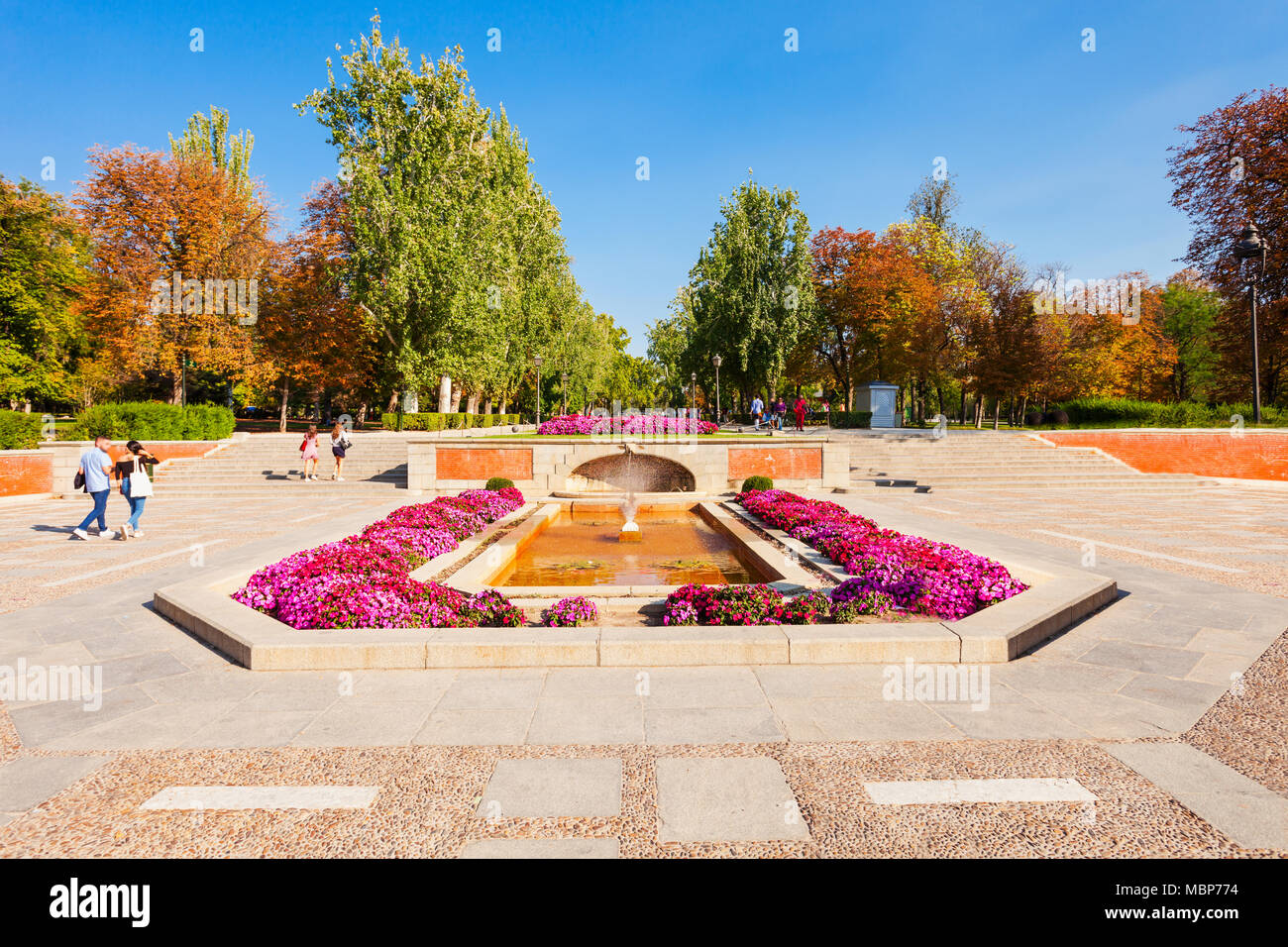 Der Buen Retiro Park ist einer der größten Parks der Stadt von Madrid, Spanien. Madrid ist die Hauptstadt von Spanien. Stockfoto