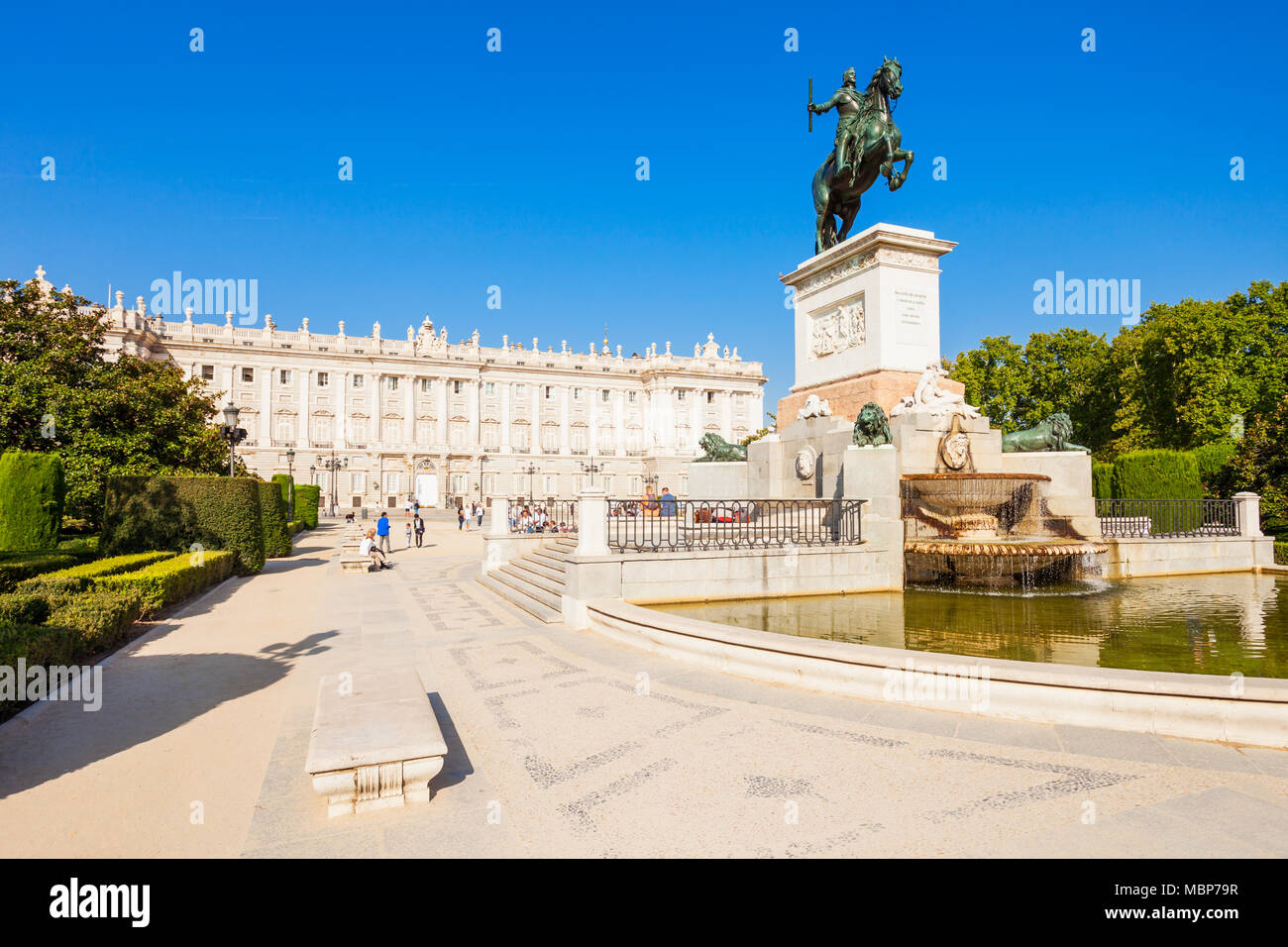 Philipp IV. von Spanien Monument und Königspalast in Madrid, die offizielle Residenz der spanischen Königsfamilie in Madrid, Spanien Stockfoto