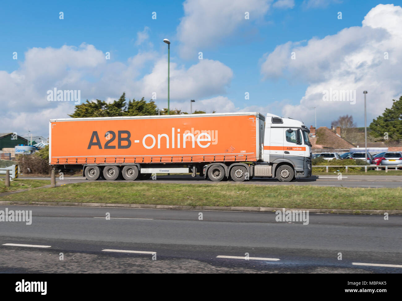 Große A2B Online Commercial Transport Fahrzeug auf einer Straße in England, Großbritannien. A2B Online Lkw. A2B online Truck. Stockfoto