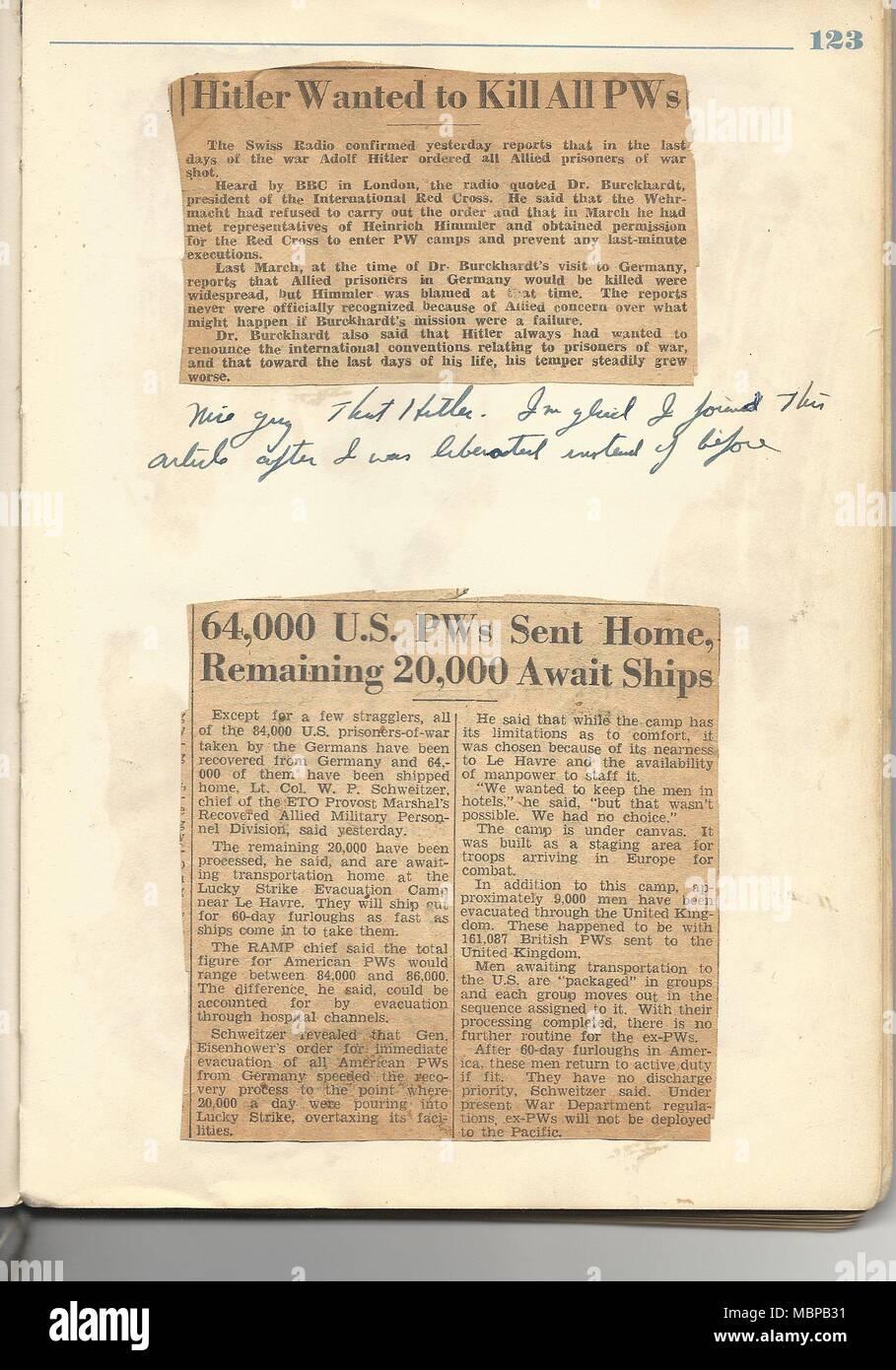 Dorie Moore, Frau des 1. Lt. Bill Moore, Kampfpilot zu der 339 Fighter Group, Fowlmere, England zugewiesen wurde, hielt ein Scrapbook der Zeit Bill in der Army Air Forces, einschließlich, während er ein Gefangener des Krieges für neun Monate in Stalag Luft 1, Barth, Deutschland war. Bill schrieb ständig Dorie und war in der Lage, seine Zeit zu dokumentieren als KRIEGSGEFANGEN, mit Dorie schließlich alles in ein Buch übersetzen. (Foto mit freundlicher Genehmigung von Linda Moore) Stockfoto