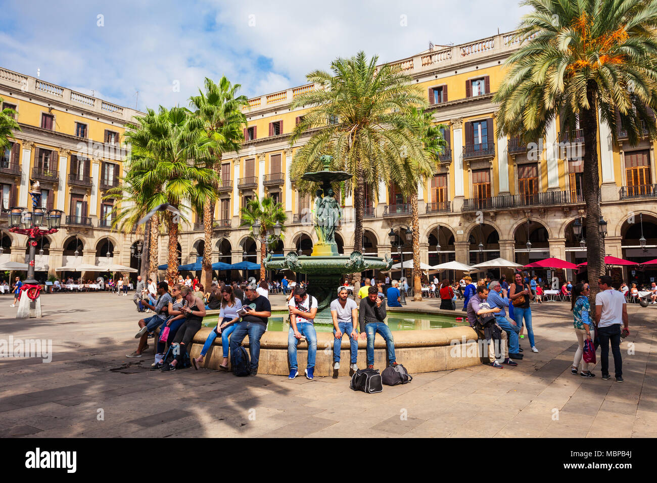 BARCELONA, Spanien - Oktober 02, 2017: Royal Square oder Placa Reial oder Plaza Real ist ein Platz in der Altstadt im Gotischen Viertel von Barcelona in Katalonien, Spai Stockfoto