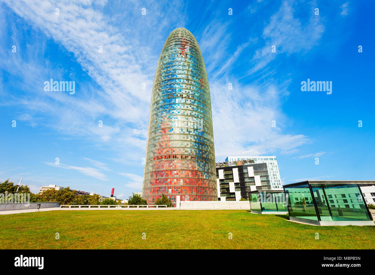 BARCELONA, Spanien - Oktober 03, 2017: Torre Glories oder Torre Agbar ist ein Wolkenkratzer in der neuen technologischen Bezirk von Barcelona in Katalonien Stockfoto