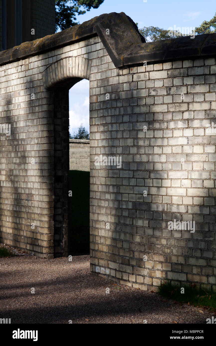 Der Eingang in den ummauerten Garten am östlichen Ende der Fairfield Hall, einmal eine übung Yard für die drei Grafschaften Asyl Stockfoto