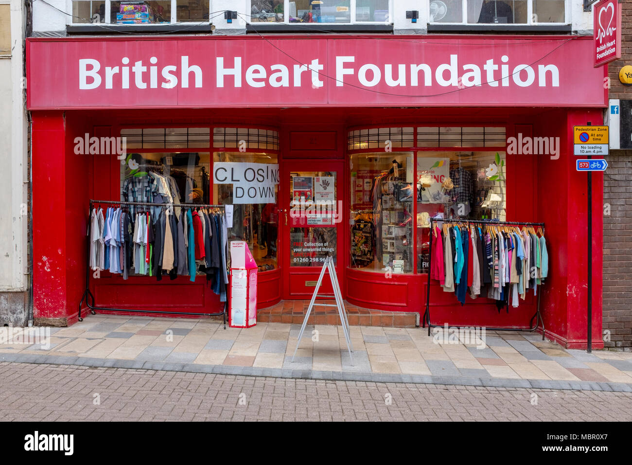 Die Schließung British Heart Foundation Charity Shop in Congleton Cheshire UK Stockfoto