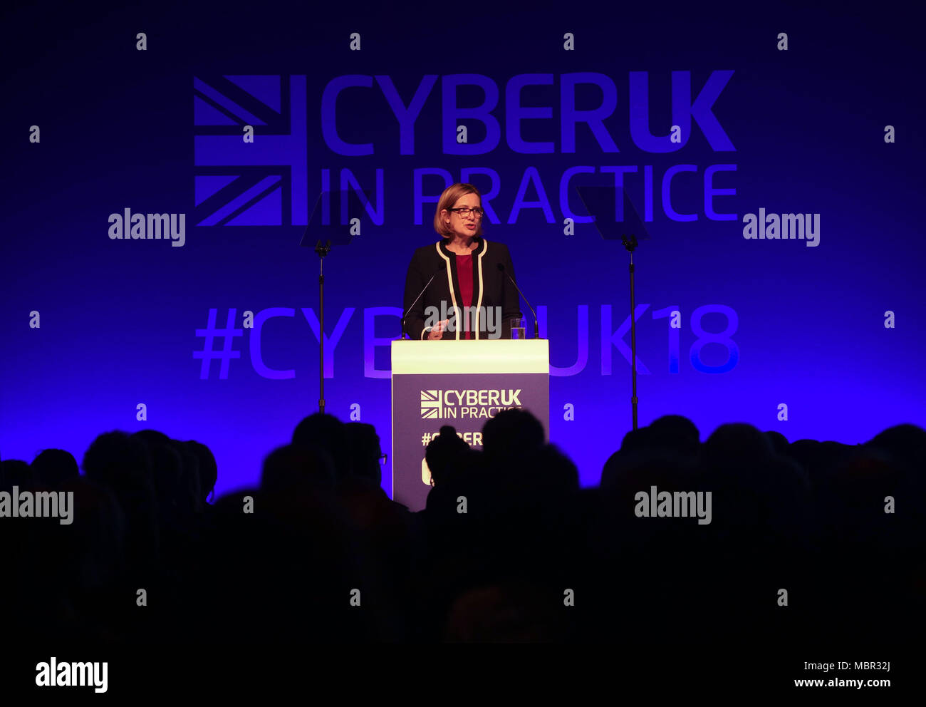 Home Secretary Amber Rudd Adressen der CYBERUK Security Konferenz, veranstaltet von der National Cyber Security Center an der Manchester Central Convention Complex, wo Sie ein Vorgehen gegen Kriminelle, die das Internet als die dunkle Unterwelt web bekannt zu nutzen. Stockfoto