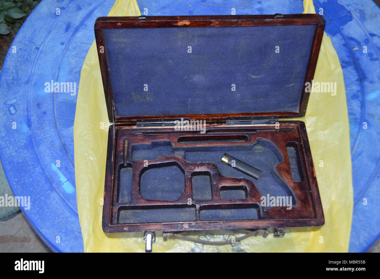 Holz Box für Pistole Margolin Ziel schießen. In der UDSSR gemacht. 0,22 LR. Gewicht 1,4 kg. Stockfoto