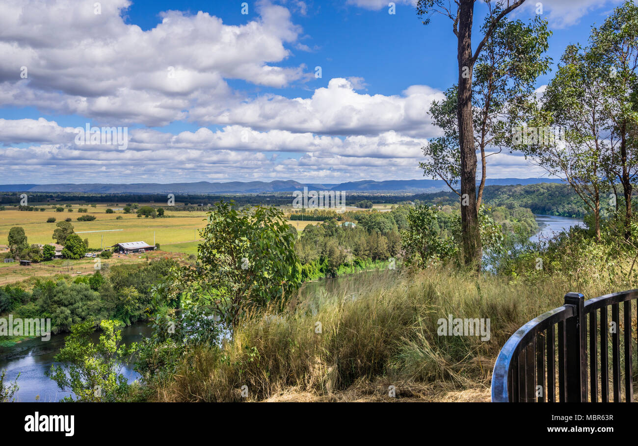 Streeton Lookout, benannt nach dem Australischen impressionistischen Malers Sir Arthur Streeton, mit Blick auf den Hawkesbury River und die pastorale Land der Stockfoto