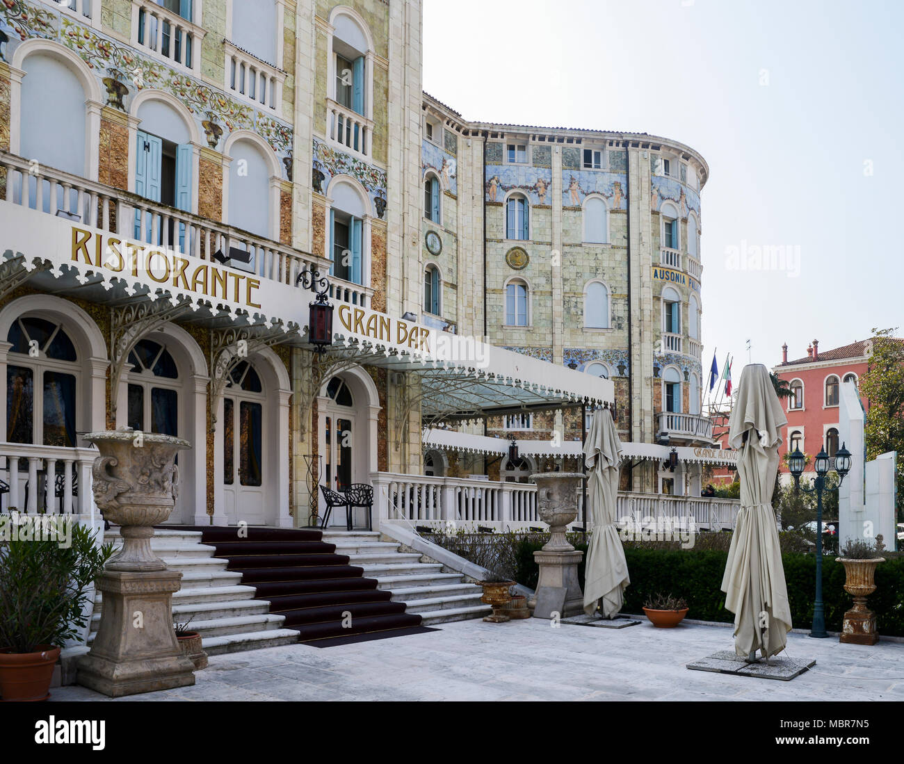 Hotel Palace Hungaria Ausonia mit seiner äußerst dekorative Äußere im Herzen der Insel Lido Stockfoto