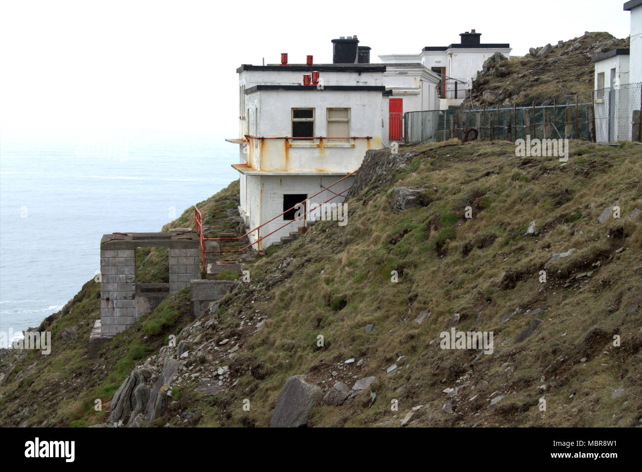 Mizen Head Signal Station, lebt von der tückischen Felsen an Irlands südwestlichsten Punkt zu speichern, die im Jahr 1910 abgeschlossen Stockfoto