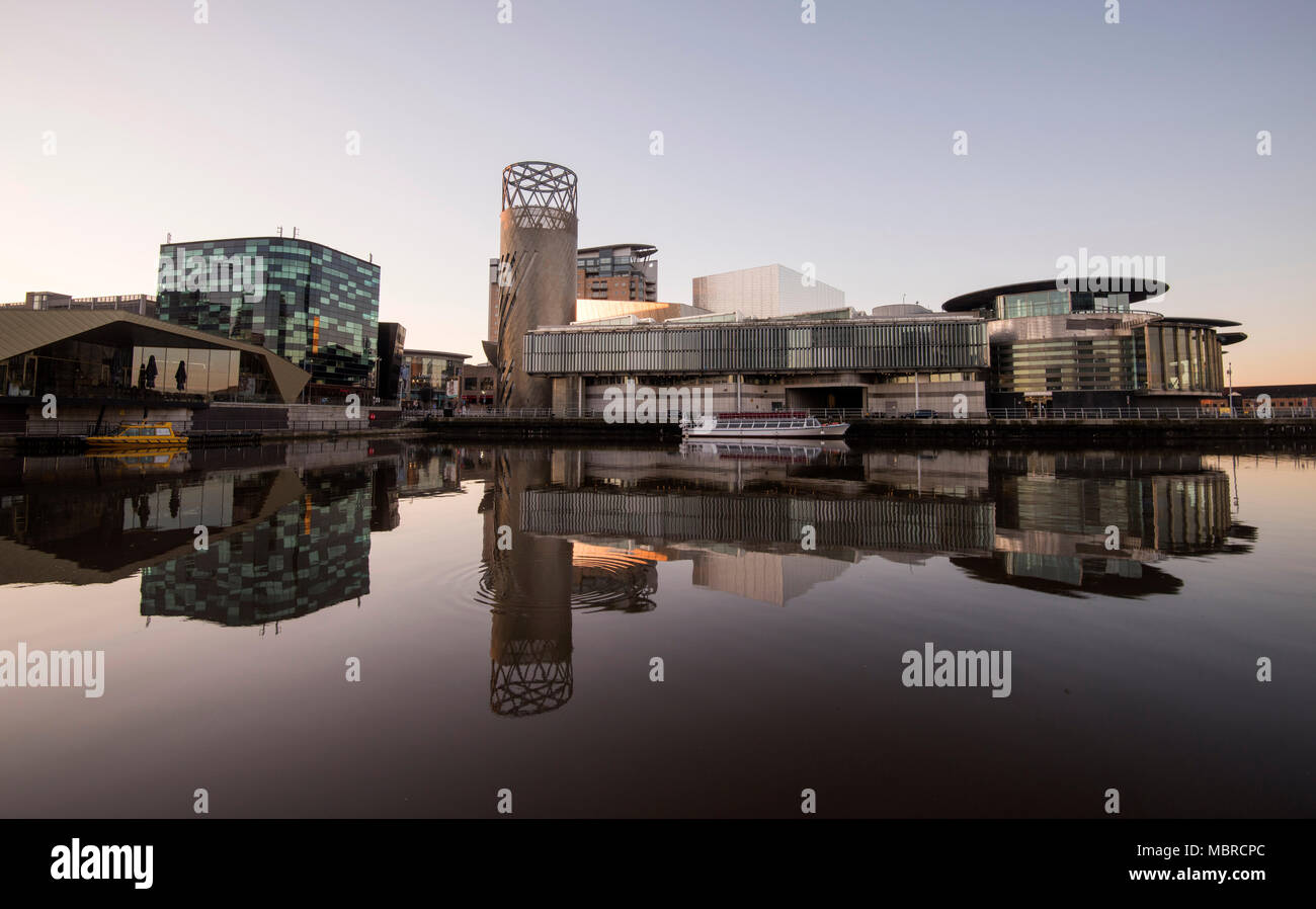 Am frühen Morgen Reflexion bei Salford Quays, Manchester England England Stockfoto