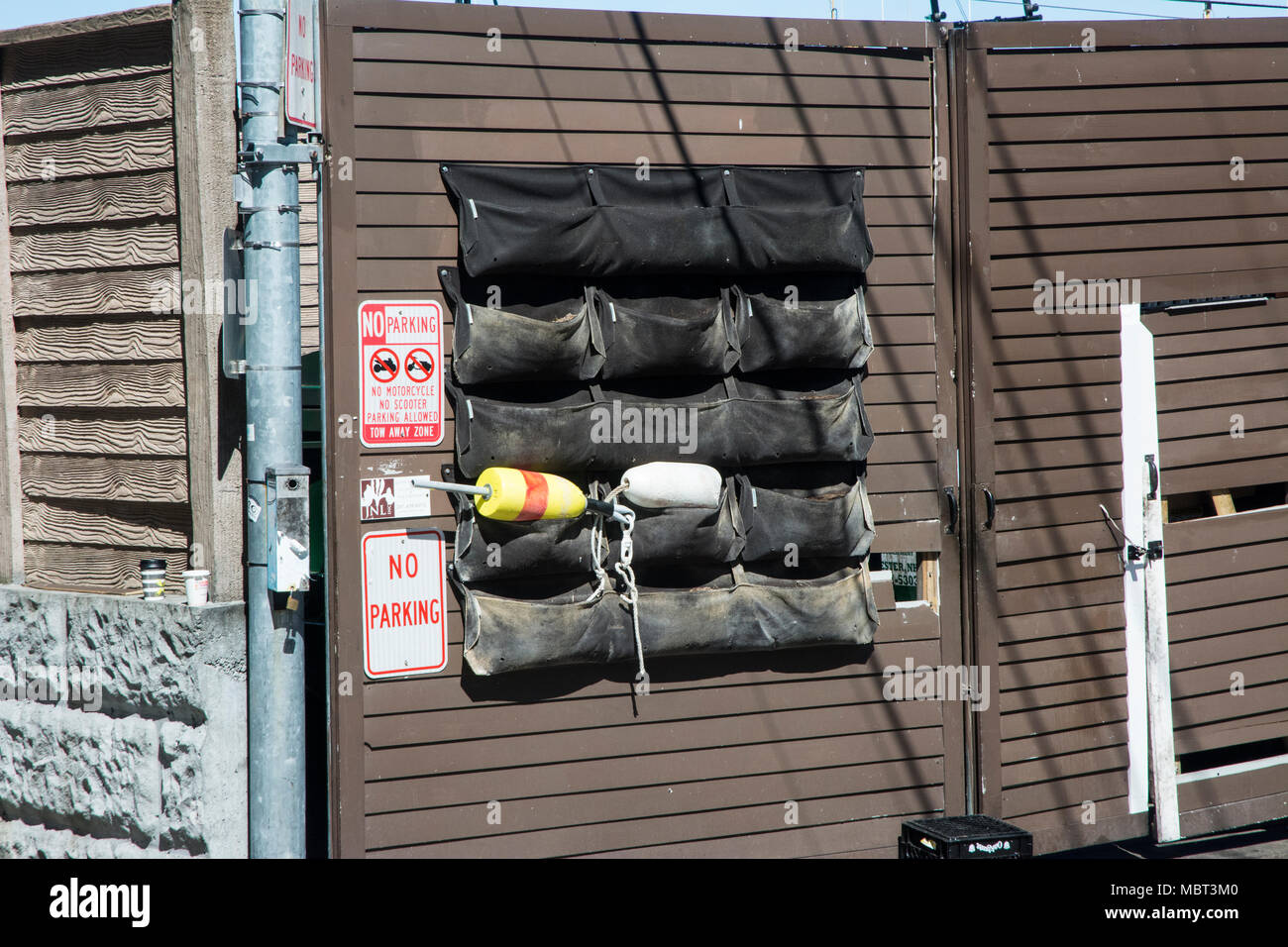Kreative Art und Weise, um die fehlende Bojen, die während eines Sturms gewaschen. Stockfoto