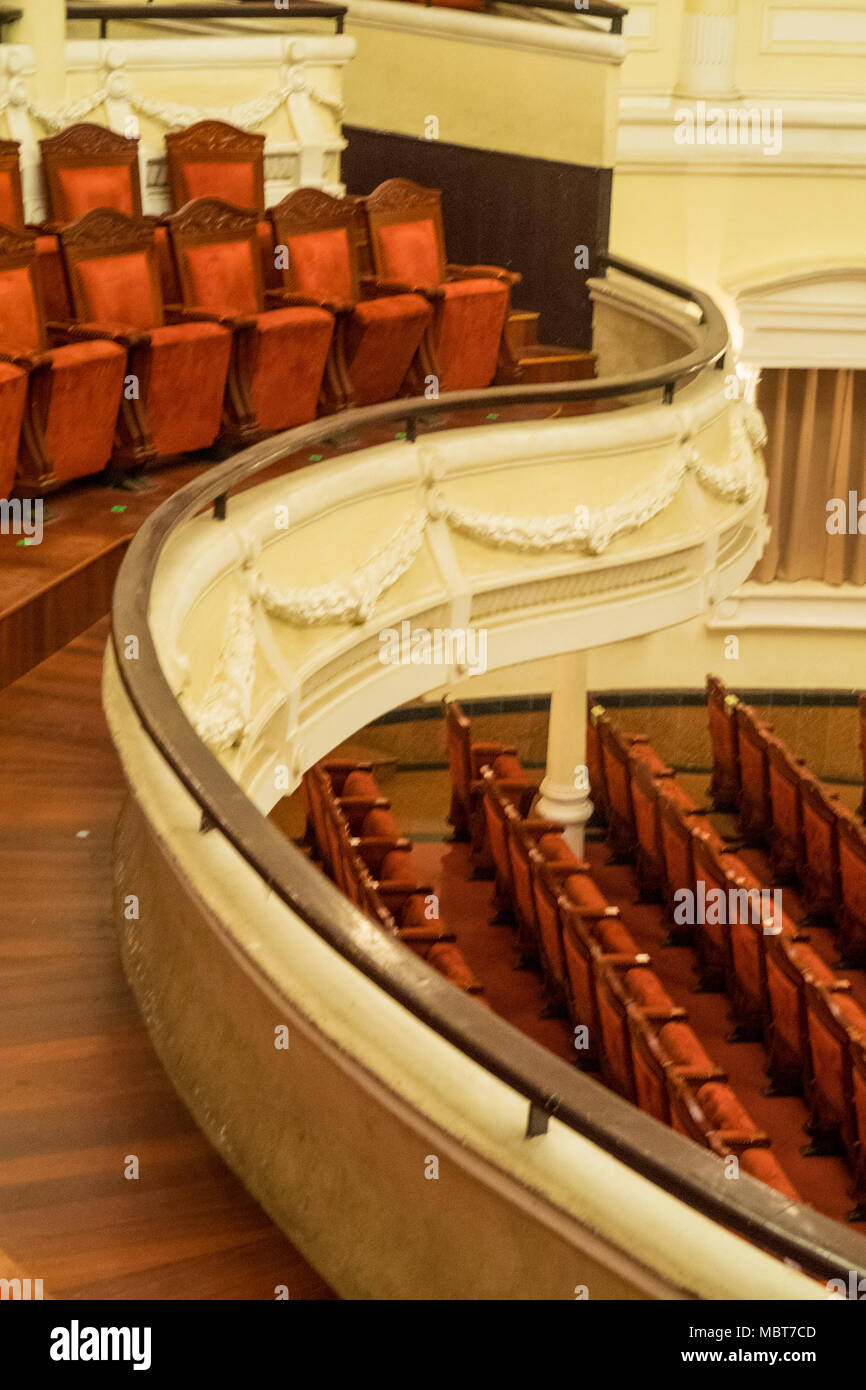 Dress Circle Sitze der Stadttheater von Ho Chi Minh City oder Saigon Oper, Vietnam. Stockfoto