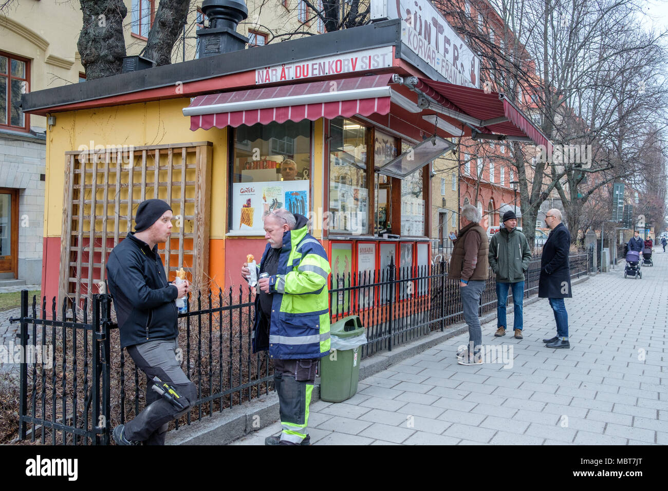 Günters einer berühmten Hot dog Kiosk in Vasastan, Stockholm von einigen behauptet, die besten Hot Dogs in Schweden zu haben, die Würstchen aus der ganzen Welt. Stockfoto