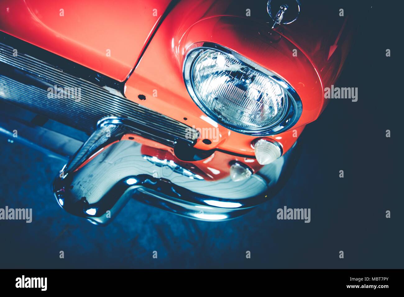 Classic Car Details. Detailansicht der Vintage American Fahrzeug Scheinwerfer. Collectible Automobile Thema. Stockfoto