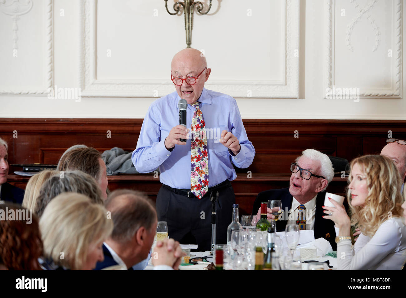 John Tusa in den Oldie literarische Mittagessen 10.04.18, Simpsons auf der Faser Stockfoto