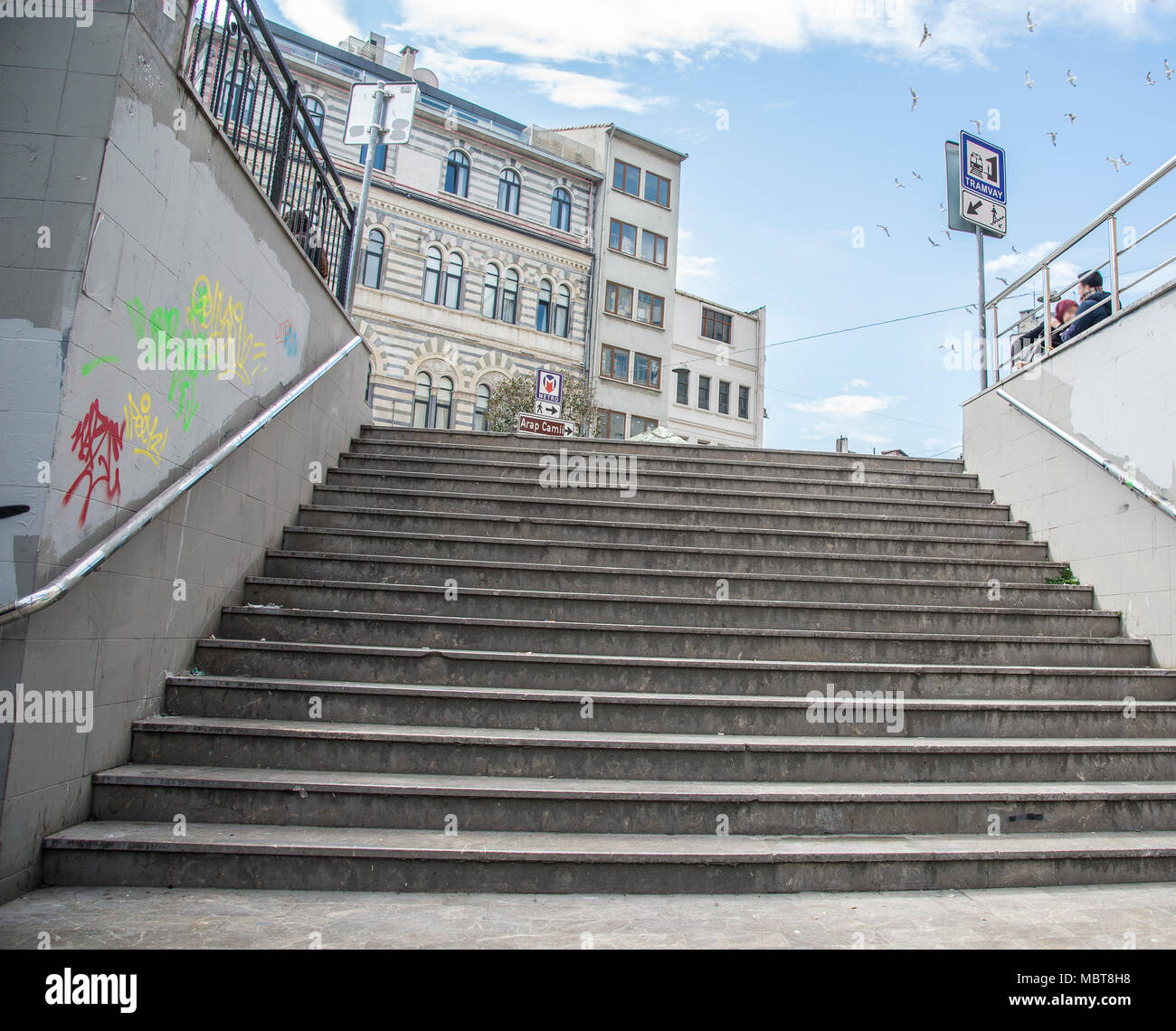 Unterführung und Treppen zu Straßenbahn- und U-Bahn U-Bahn in die Stadt Stockfoto