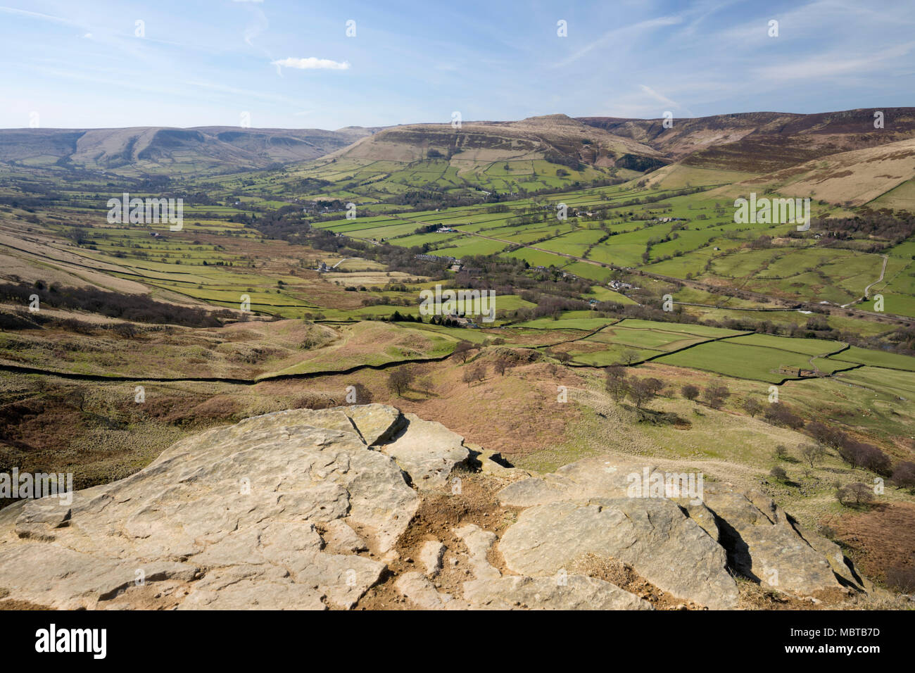 Blick über die edale Tal vom Gipfel des Backtor Nook auf der großen Ridge, Castleton, Nationalpark Peak District, Derbyshire, England, Vereinigtes Königreich Stockfoto