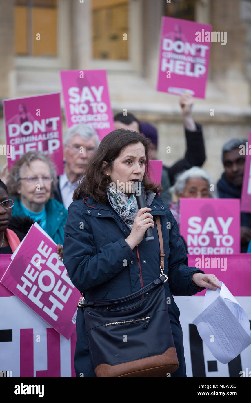 Pro-life-Aktivisten demonstrieren außerhalb Ealing Broadway Rathaus vor der Abtreibung Pufferzone Abstimmung diese Woche, London, UK Stockfoto