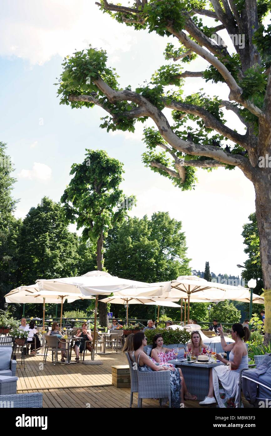 La Loggia Restaurant und Garten an der Piazzale Michelangelo Florenz - Toskana, Italien - Italienisch. Stockfoto
