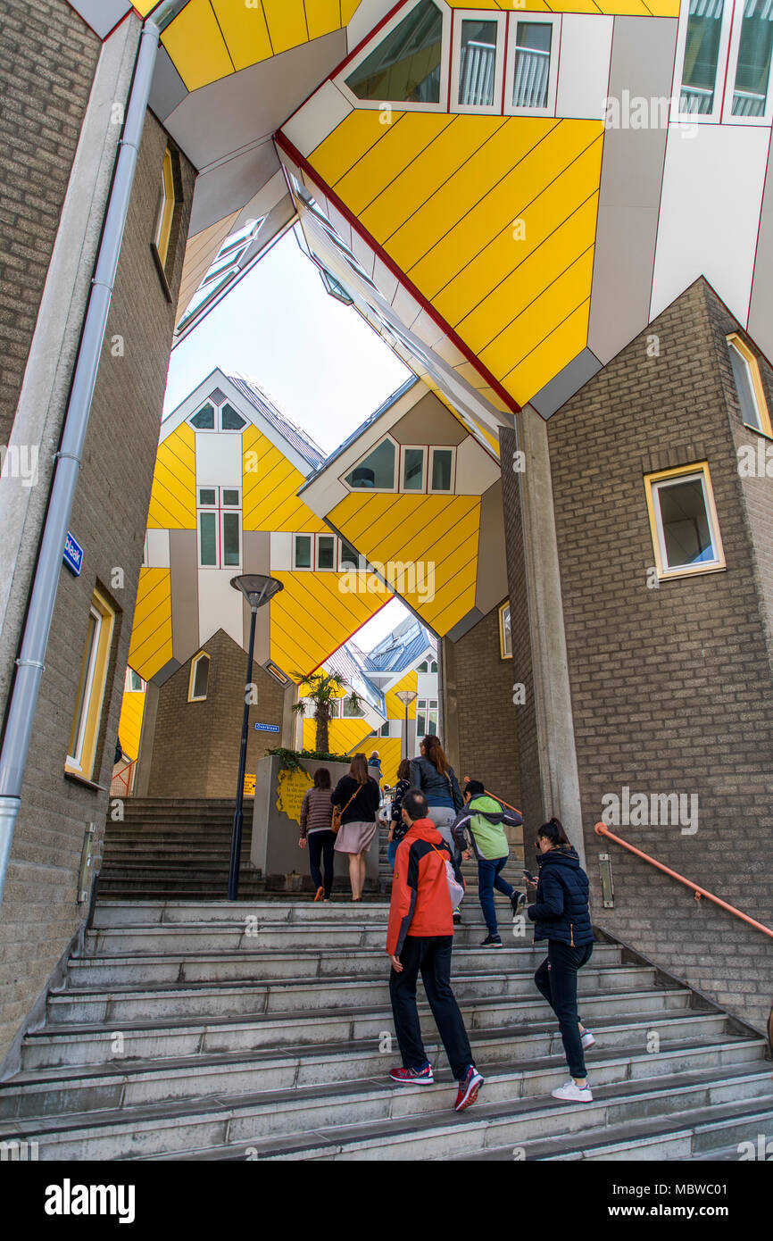 Downtown, Blaak Square, Kubus Wohnhaus, und Kijk Kubus würfelförmigen Häuser, Niederlande, durch den niederländischen Architekten Piet Blom Stockfoto