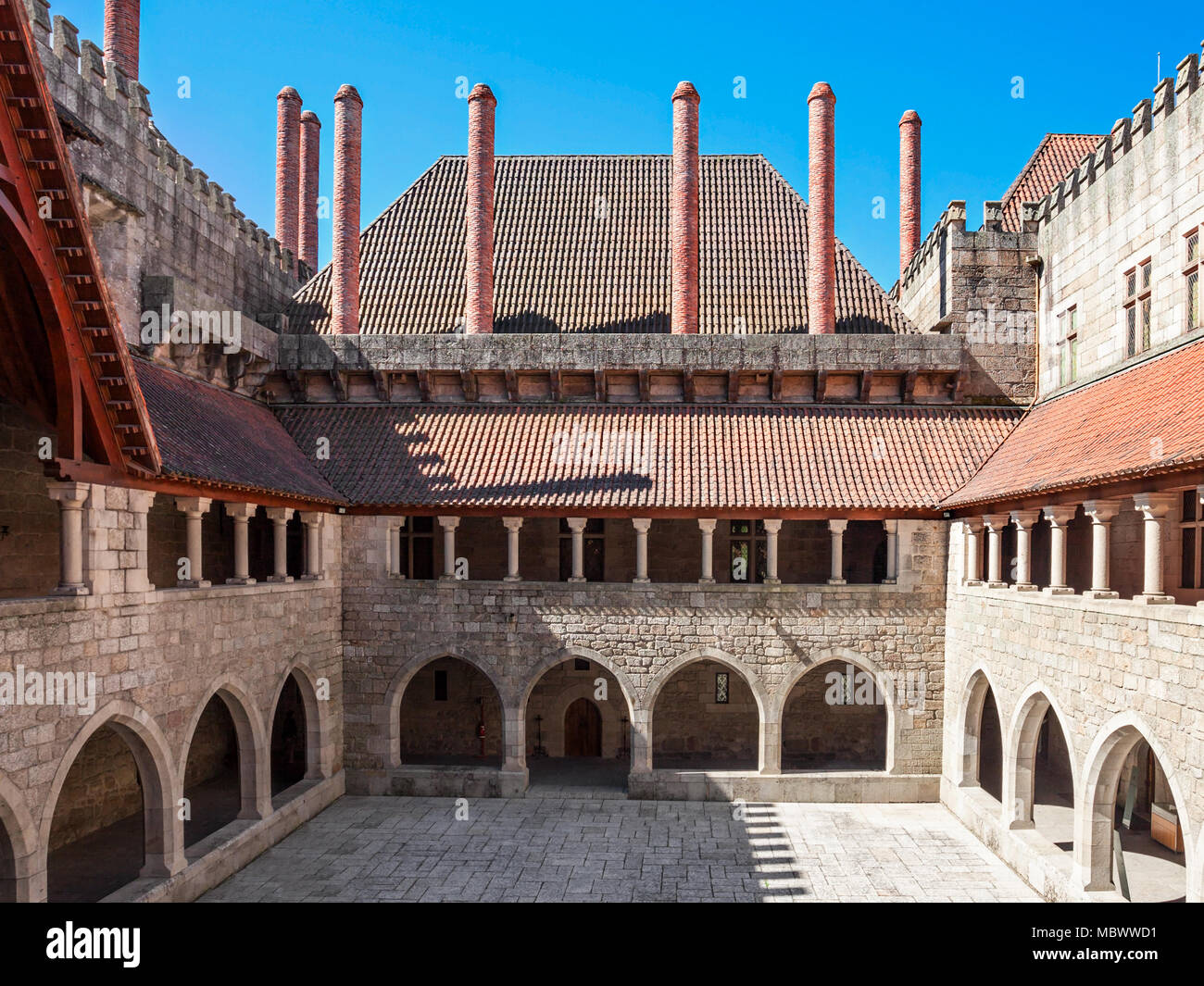 GUIMARAES, PORTUGAL - 11. Juli: Im Palast der Duques von Braganza am 11. Juli 2014 in Guimaraes, Portugal Stockfoto