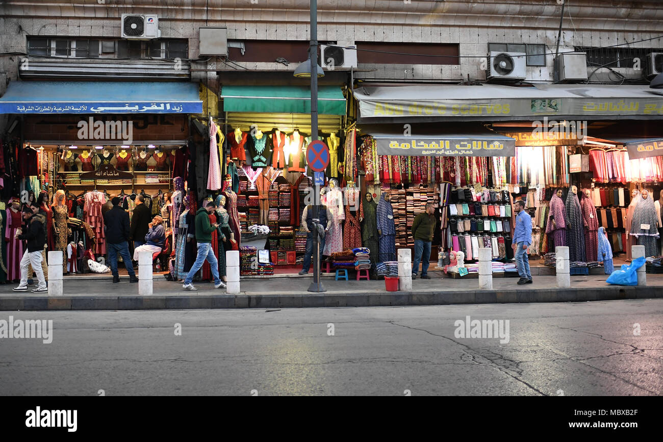 10 April 2018, Jordanien, Amman: Geschäfte verkaufen ihre Waren in der Altstadt von Amman. Foto: Britta Pedersen/dpa-Zentralbild/ZB Stockfoto