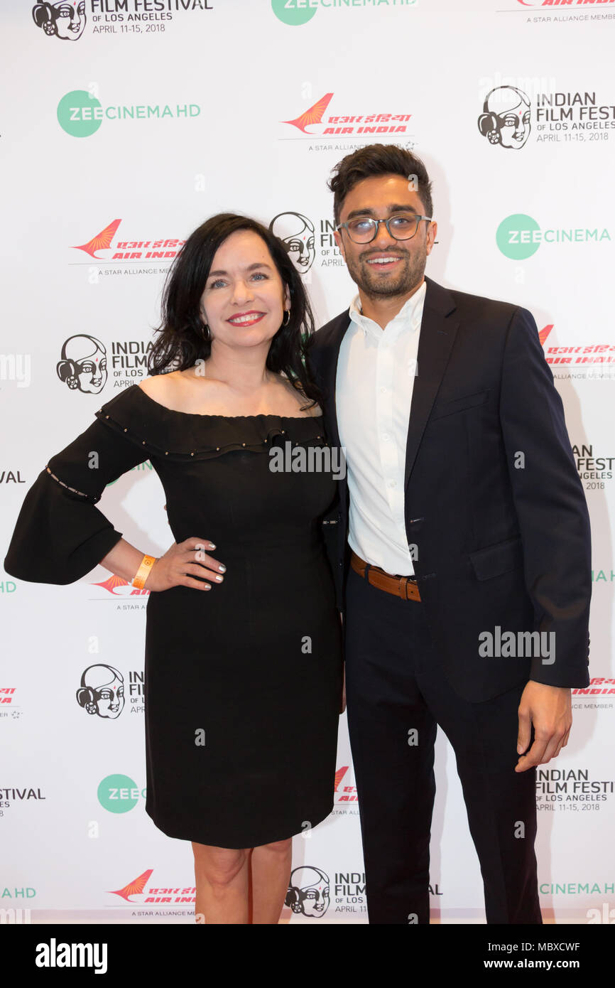 Los Angeles, USA. 11. April 2018. Drehbuchautor, IFFLA Juror Guinevere Turner (links) mit dem Regisseur, Juror Aneesh Chaganty IFFLA (rechts) bei der Eröffnung der Nacht Roter Teppich für die Los Angeles Premiere von IM SCHATTEN am Indian Film Festival in Los Angeles im Regal LA LIVE: Die Barco Innovation Center. Quelle: Wladimir Yazev/Alamy Leben Nachrichten. Stockfoto