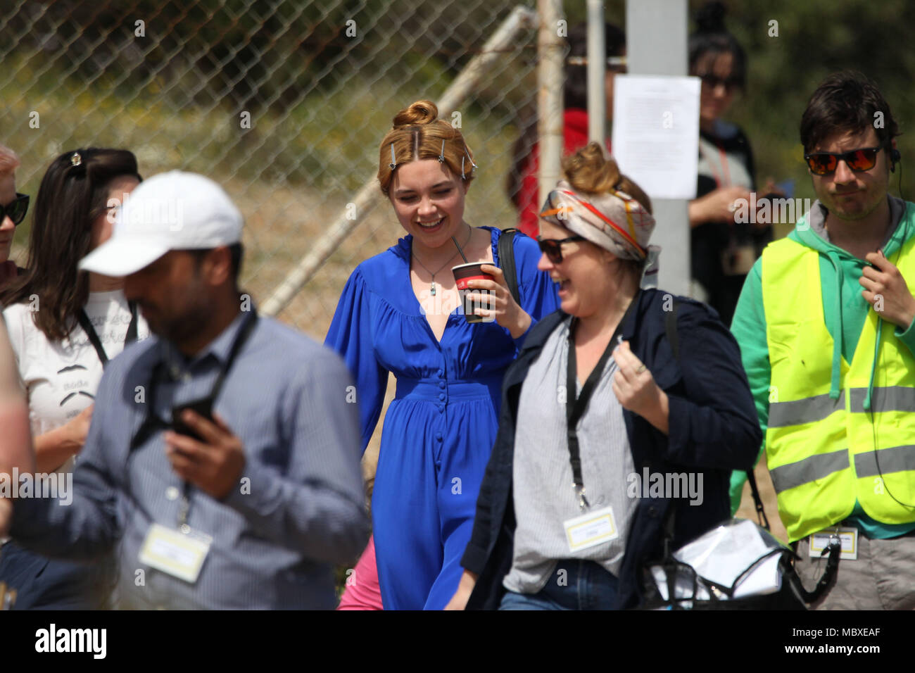 April 12, 2018 - Sounion, Griechenland - Schauspielerin FLORENCE PUGH starring bei BBC mini-startet-Serie "Little Drummer Girl" Dreharbeiten in die archäologische Stätte von Sounion, Griechenland. (Bild: © aristidis Vafeiadakis über ZUMA Draht) Stockfoto