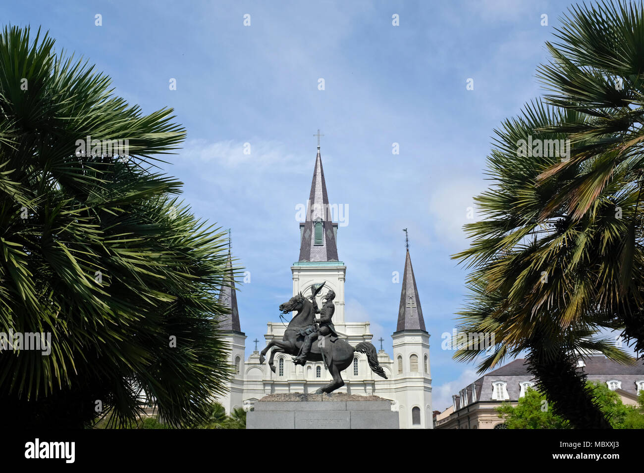 Statue von Andrew Jackson in der Jackson Square Park mit Saint Louis Kathedrale im Hintergrund in New Orleans, Louisiana Stockfoto
