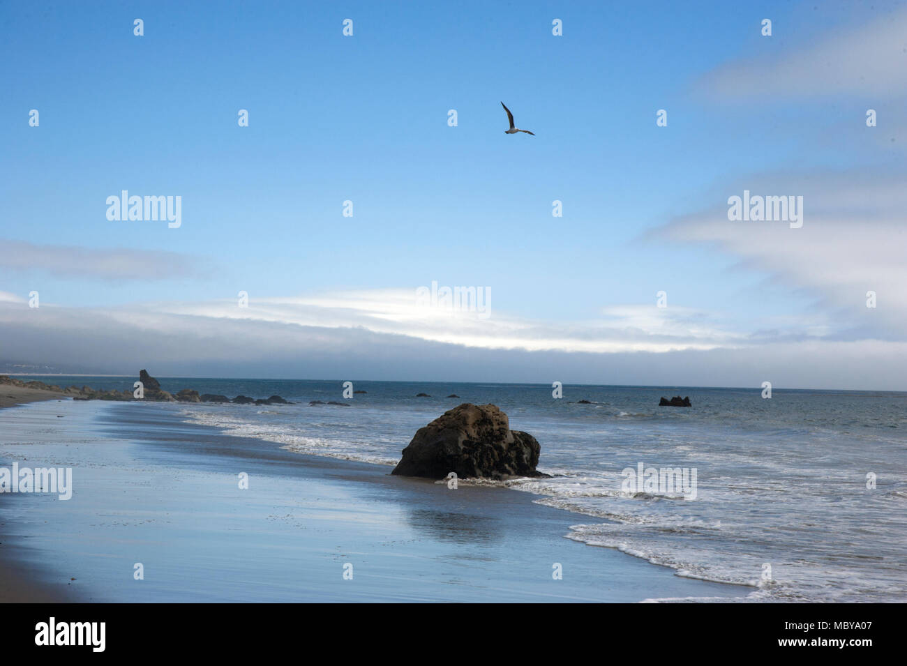 Einsamen Strand an der südlichen Küste von Kalifornien in der Nähe von Malibu, CA Stockfoto