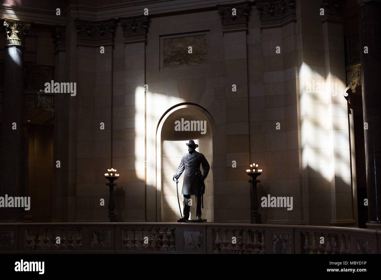 Eine Statue von William Colvill, einer Union, Oberst im Amerikanischen Bürgerkrieg, steht im Minnesota State Capitol Building in St. Paul, MN, USA. Stockfoto