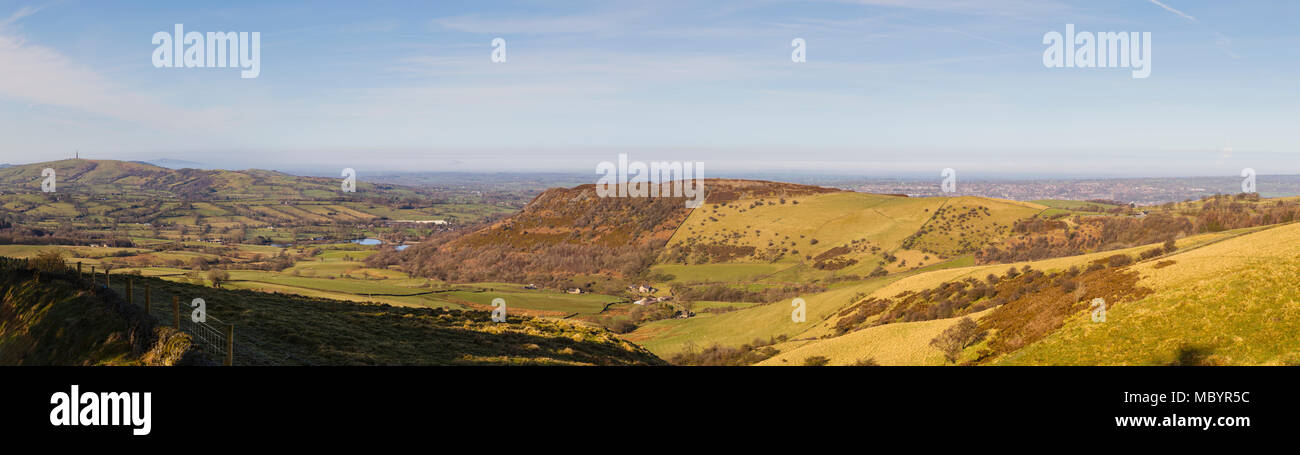 Panoramablick in Richtung Sutton gemeinsamen von der Oberseite der Zerhackten Weg Lane mit Tegg die Nase in der Ansicht Stockfoto