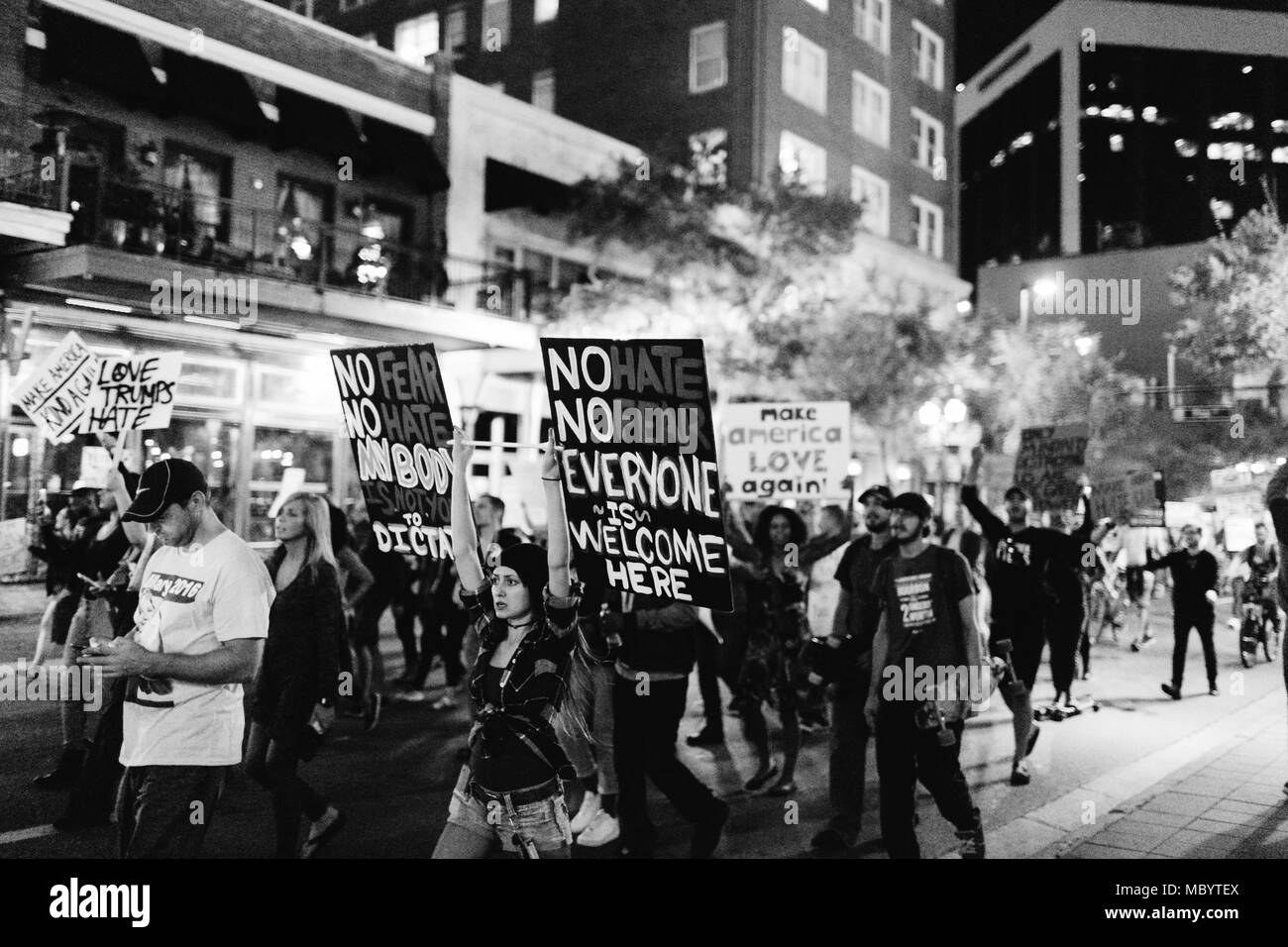 Anti-Trump friedlichen Protest in der Innenstadt von Orlando (2016). Stockfoto