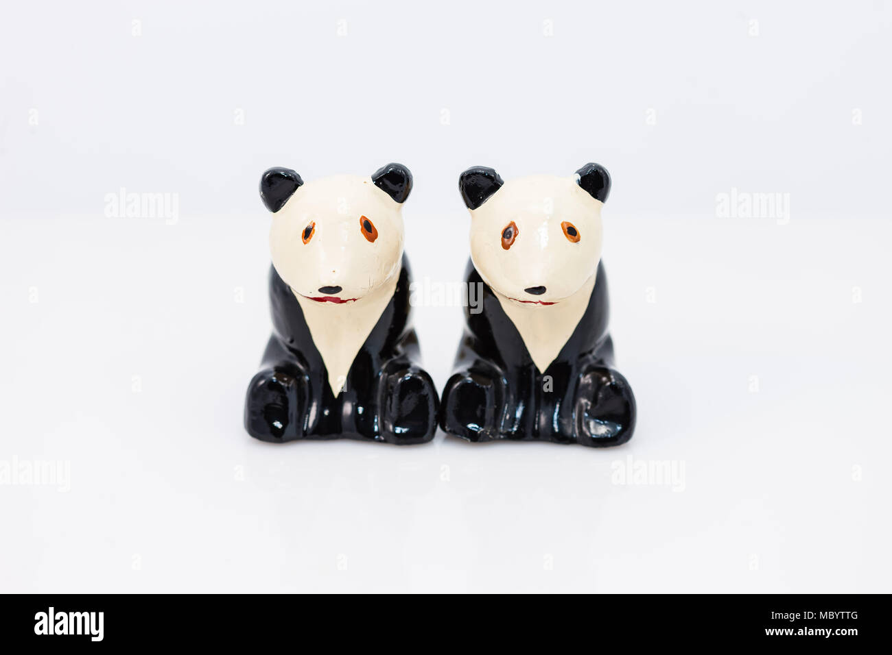 Stoisch Pandabären Salz- und Pfefferstreuer set Stockfoto