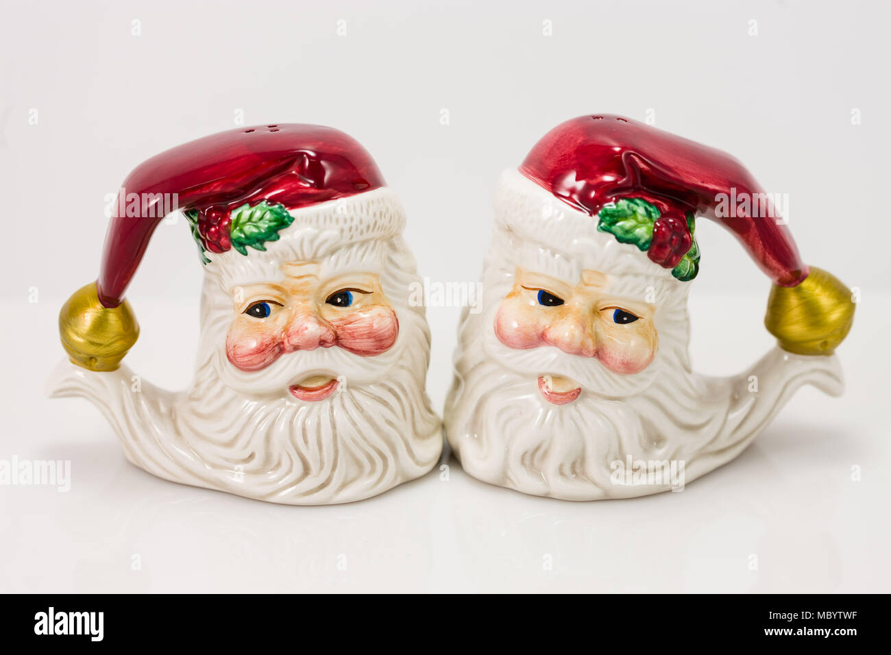 Keramik Santa Claus geformten Salz- und Pfefferstreuer Stockfoto