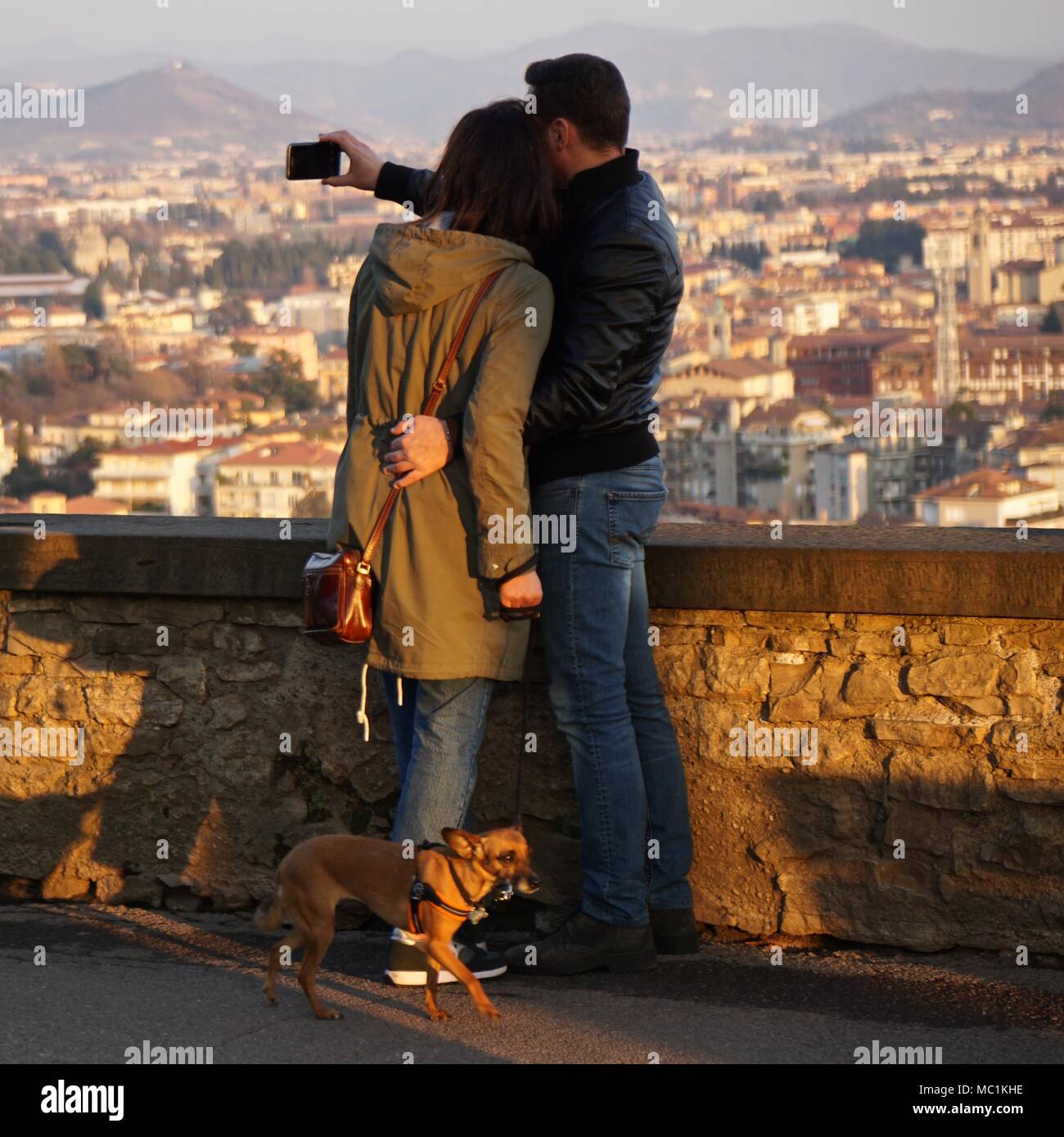 Paar ein selfie in Bergamo Città Alta, Italien. Stockfoto