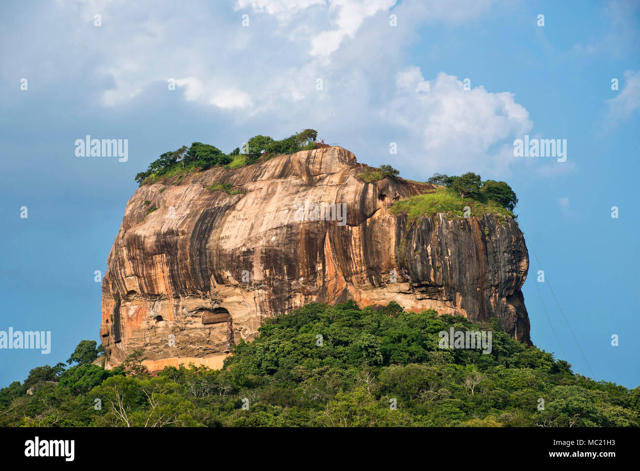 Horizontale Blick auf die Spitze von Sigiriya oder Lion's Rock in Sri Lanka. Stockfoto