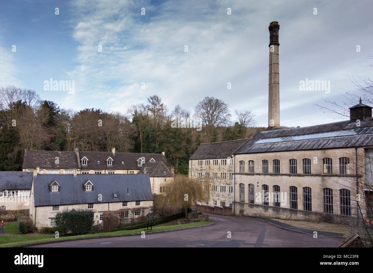 Der longfords Mühlengebäude in Nailsworth, Gloucestershire, UK. Ehemalige Mühle Gebäude sind jetzt zu Luxus Wohnungen, Häuser oder Wohnungen umgewandelt. Stockfoto