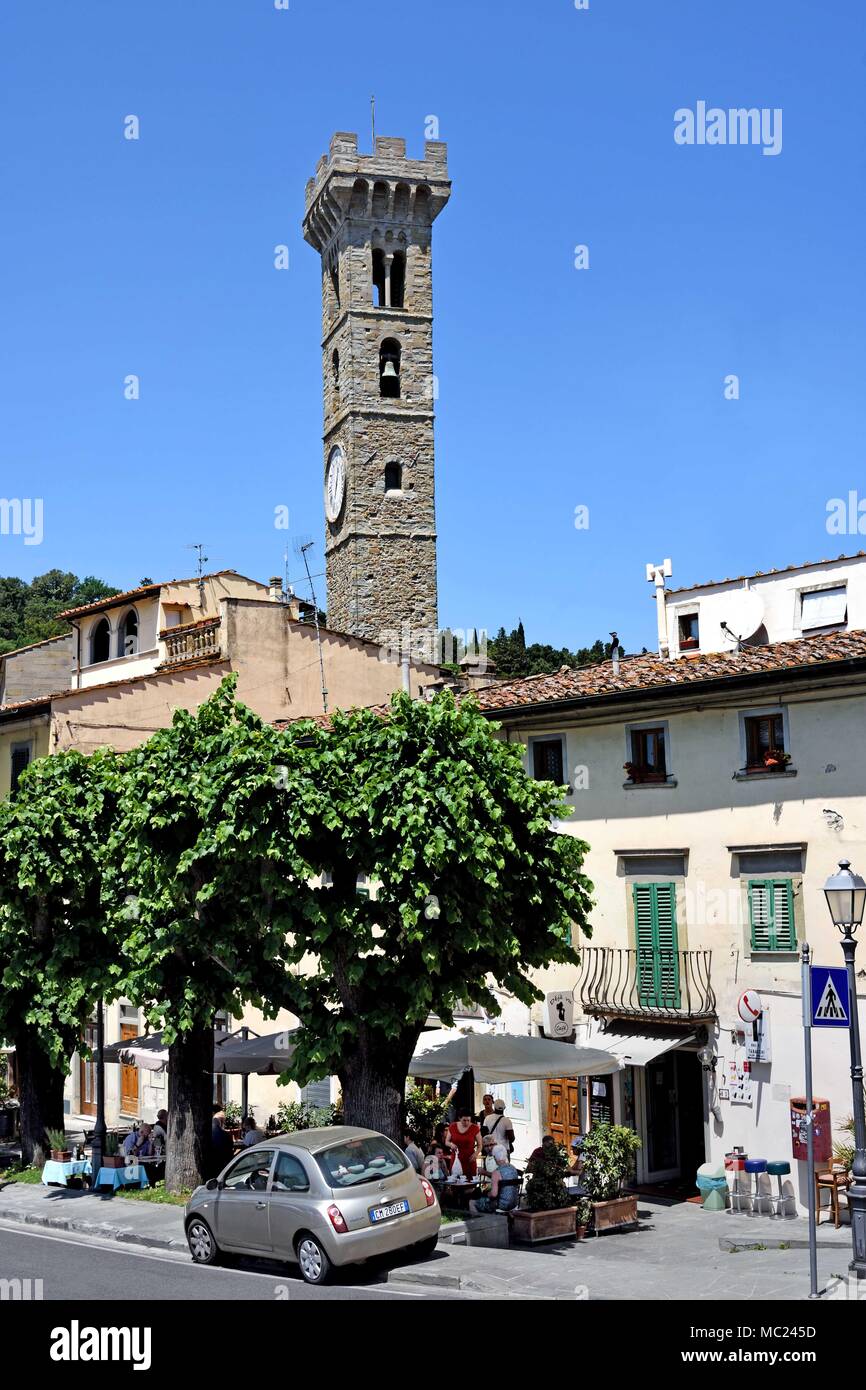 Fiesole ist eine Stadt, die auf einem malerischen Höhe über Florenz, 8 km (5 mi) im Nordosten der Stadt. Das Decameron des Giovanni Boccaccio befindet sich in den Hügeln von Fiesole. Toskana, Italien - Italienisch eingestellt. Stockfoto