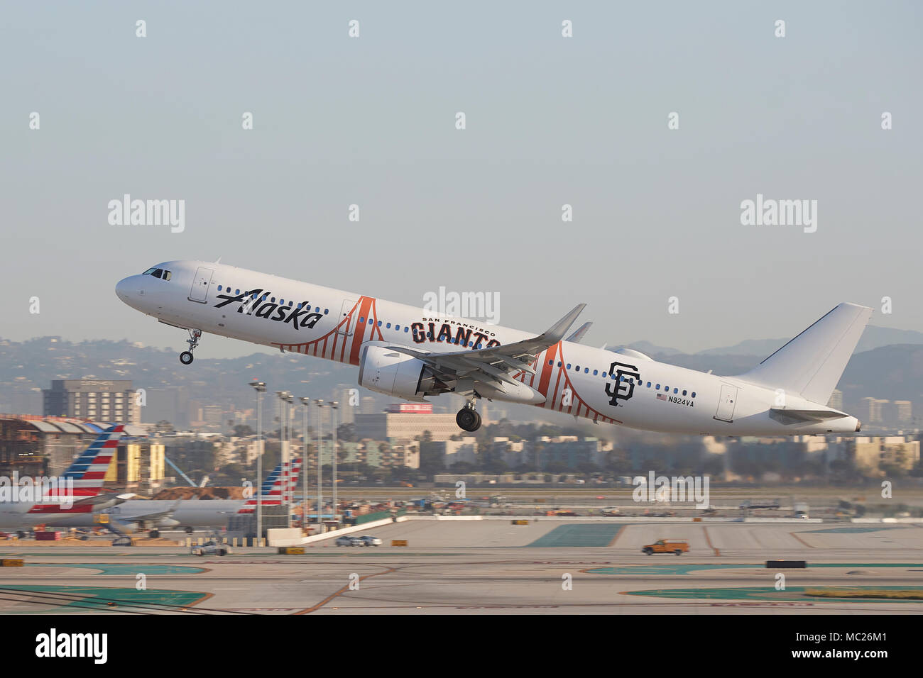 Neue Generation Alaska Airlines Airbus A321 Neo PKW Flugzeug am internationalen Flughafen von Los Angeles, LAX, Kalifornien, USA. Stockfoto