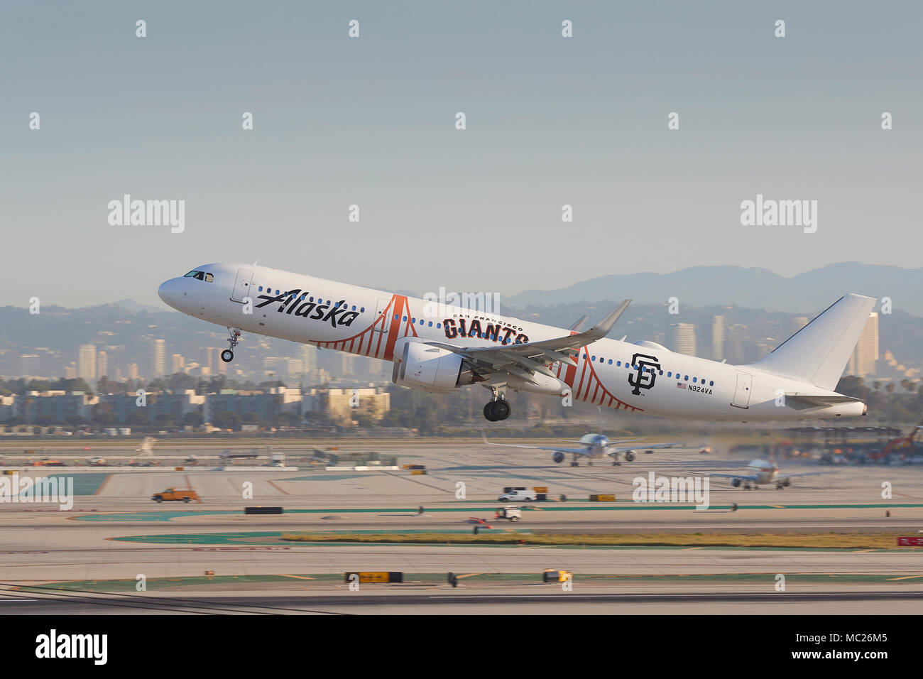 Neue Generation Alaska Airlines Airbus A321 Neo PKW Flugzeug am internationalen Flughafen von Los Angeles, LAX, Kalifornien, USA. Stockfoto
