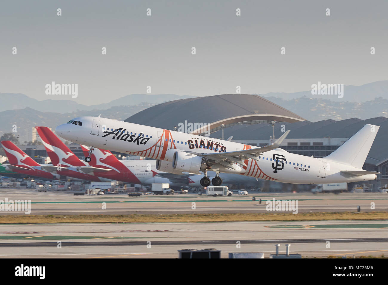 Neue Generation Alaska Airlines Airbus A321 Neo PKW Flugzeug am internationalen Flughafen von Los Angeles, LAX, Kalifornien, USA. Stockfoto