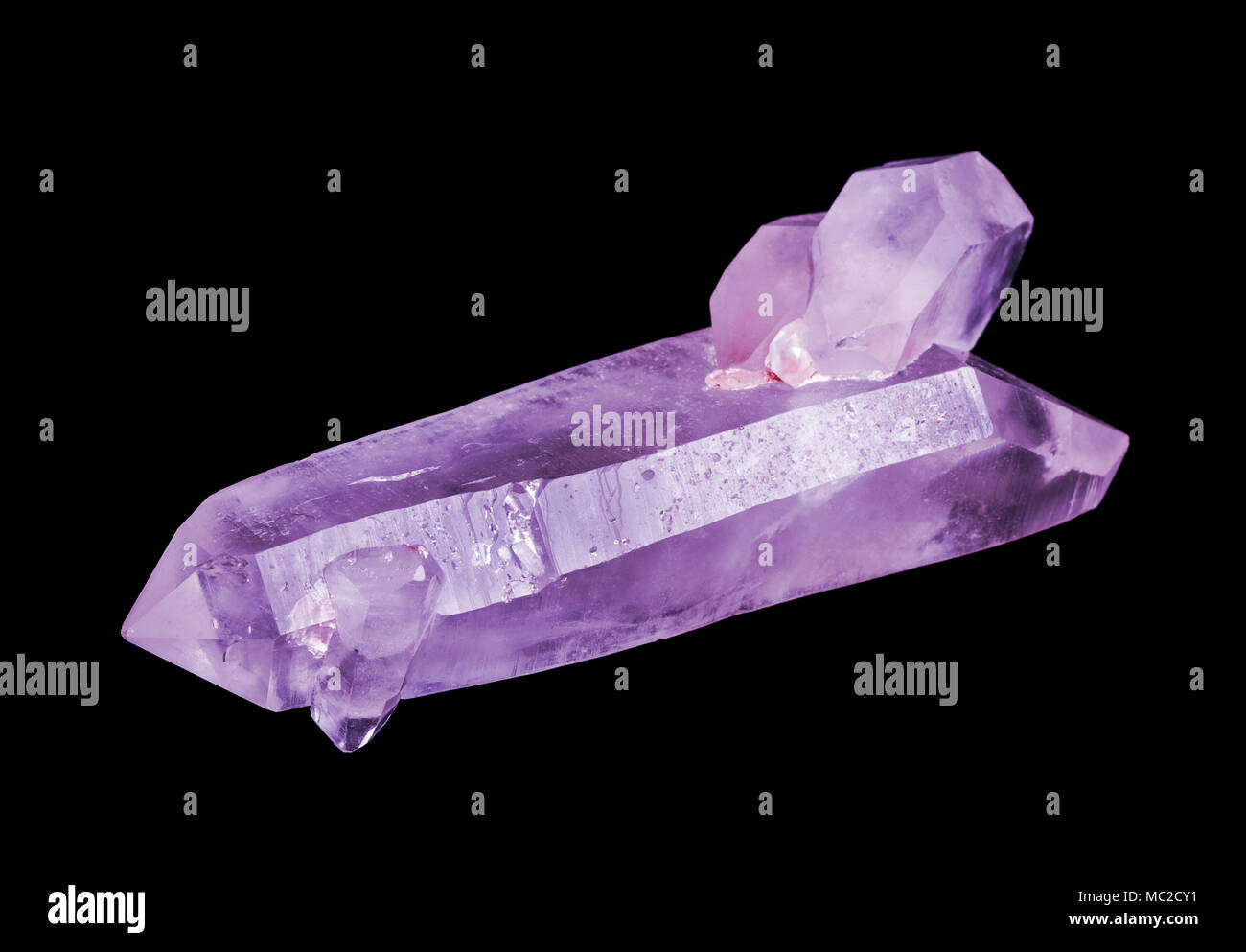 Große Transparente zweiköpfigen Kristall, Amethyst, auf einem schwarzen Hintergrund isoliert Stockfoto