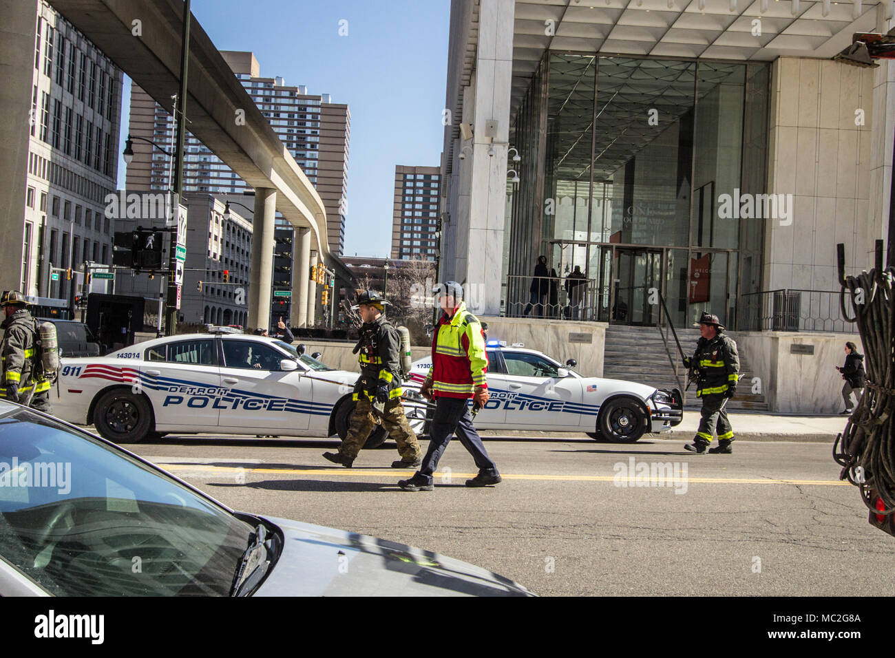 Detroit, Michigan, USA - 22. März 2018: Feuerwehr und Polizei, bei einer Aufforderung im Geschäftsviertel von Detroit. Stockfoto