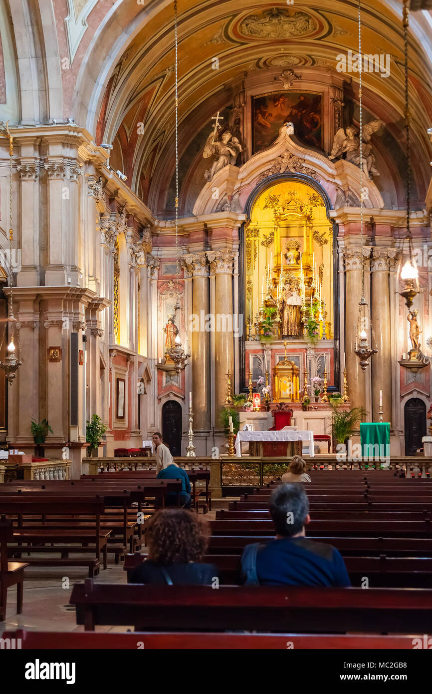 Lissabon Portugal Santo Antonio De Lisboa Innenraum Der Kirche Auf Heiligen Antonius Von Lissabon Padua Padova Geburtsort Gebaut Kirchenschiff Und Kapellen Barocke Stockfotografie Alamy